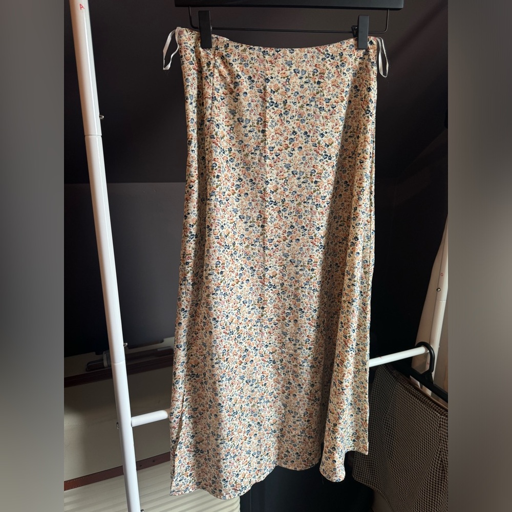 Midi dainty floral skirt